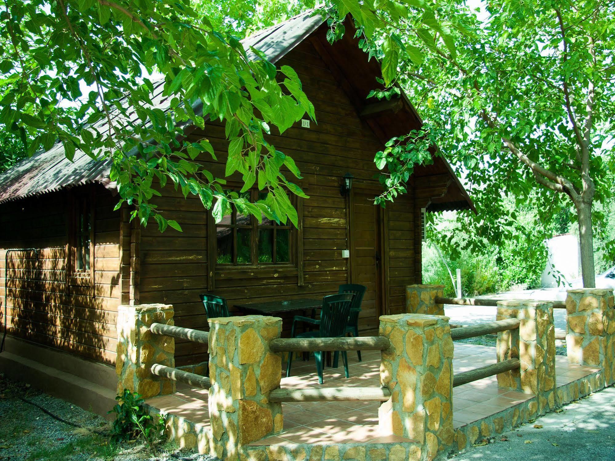 Fuente Del Lobo Glamping & Bungalows - Adults Only Pinos Genil Dış mekan fotoğraf